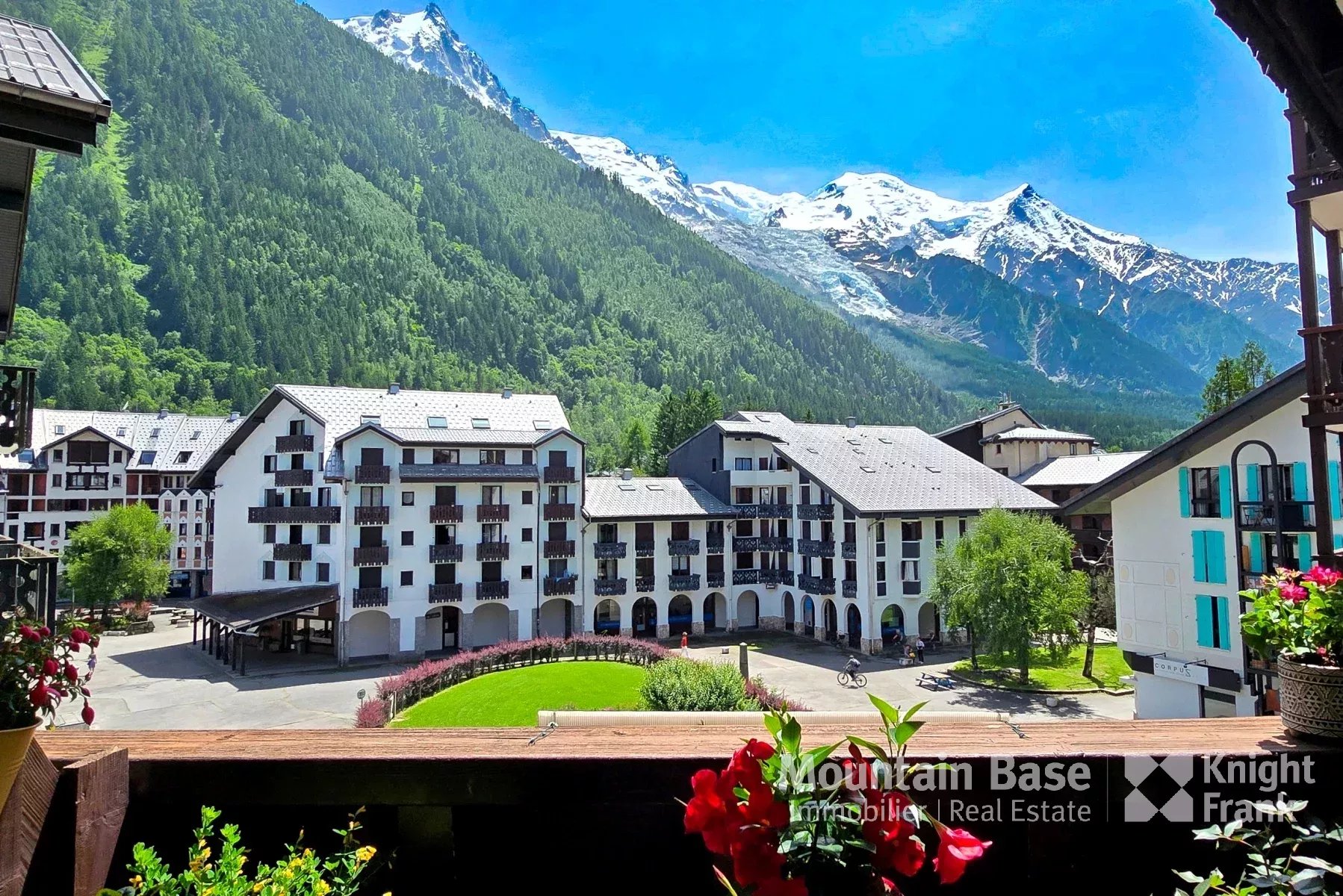 Photo of A 3rd-floor studio apartment with balcony and Mont Blanc views