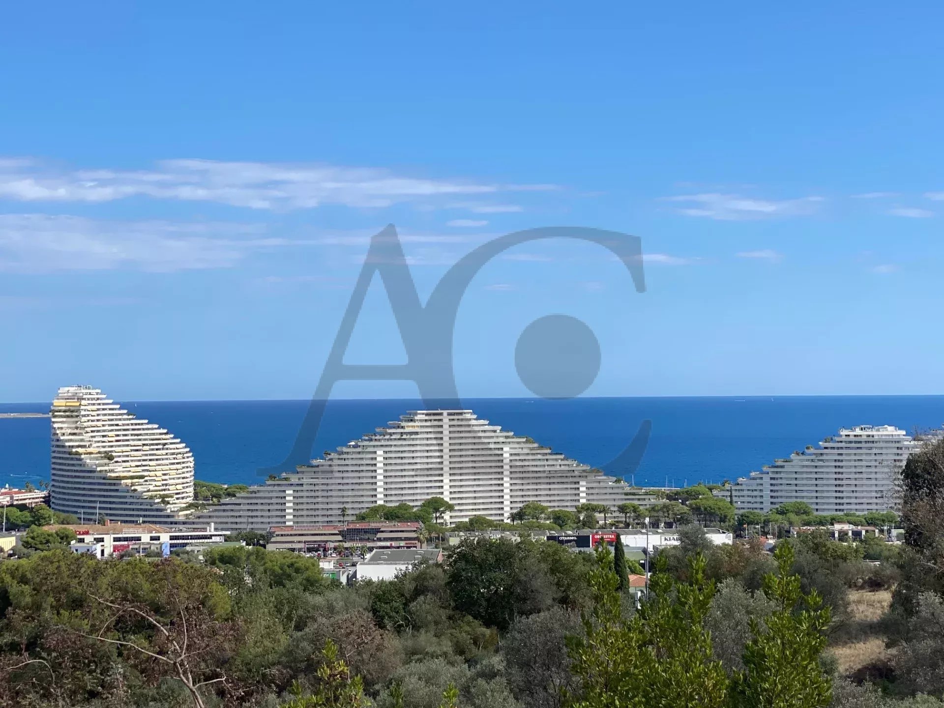 Magnificent renovated 5-room apartment, air-conditioned, with sea view, 117 m².