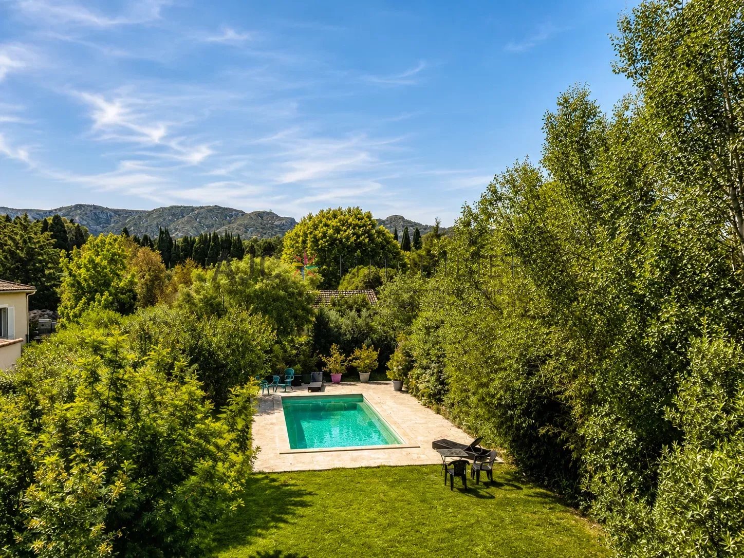 Saint-Rémy-de-Provence — Volumes, lumière et vue Alpilles