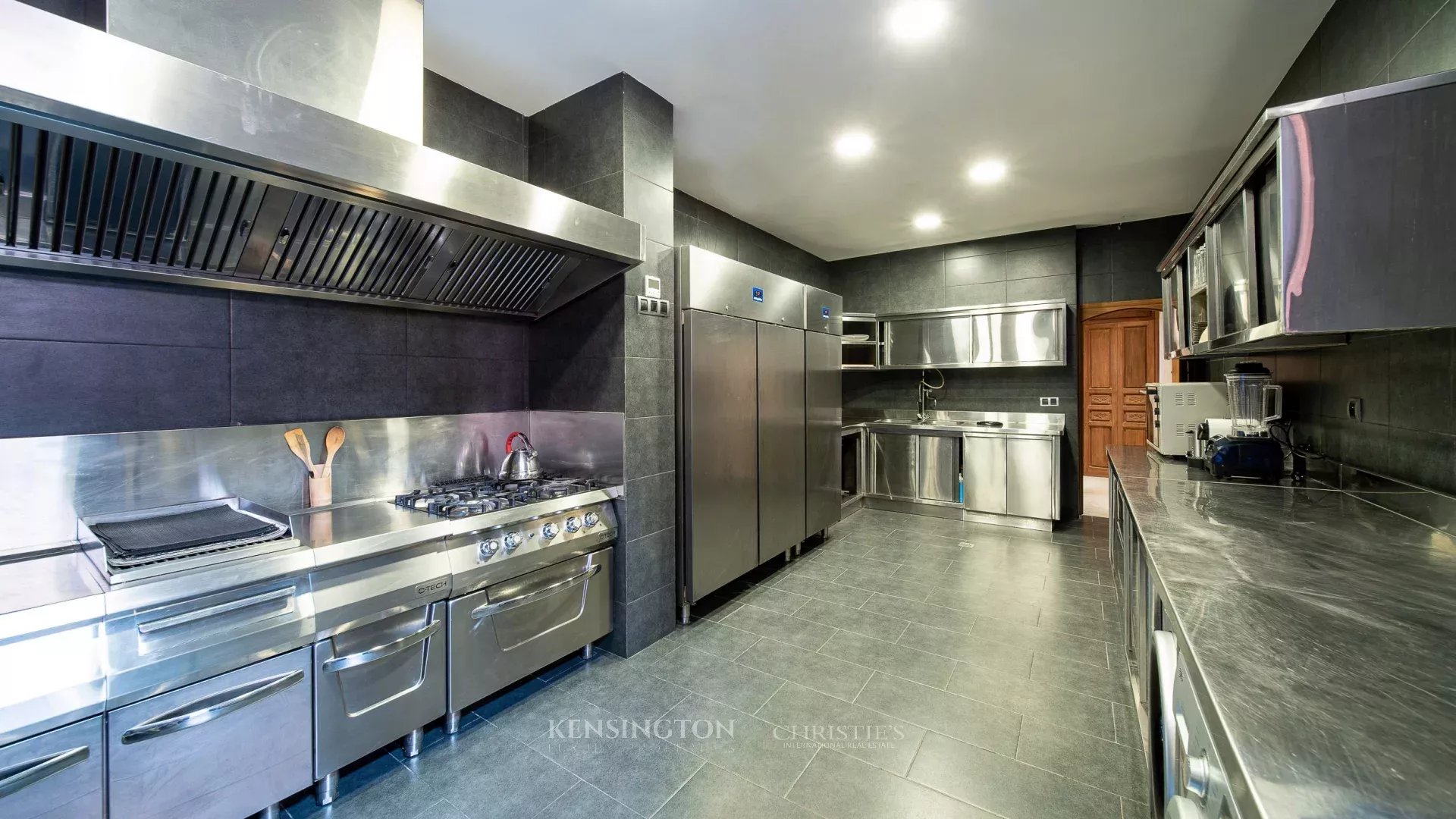 5 Bedroom Villa/Townhouse's Image 37