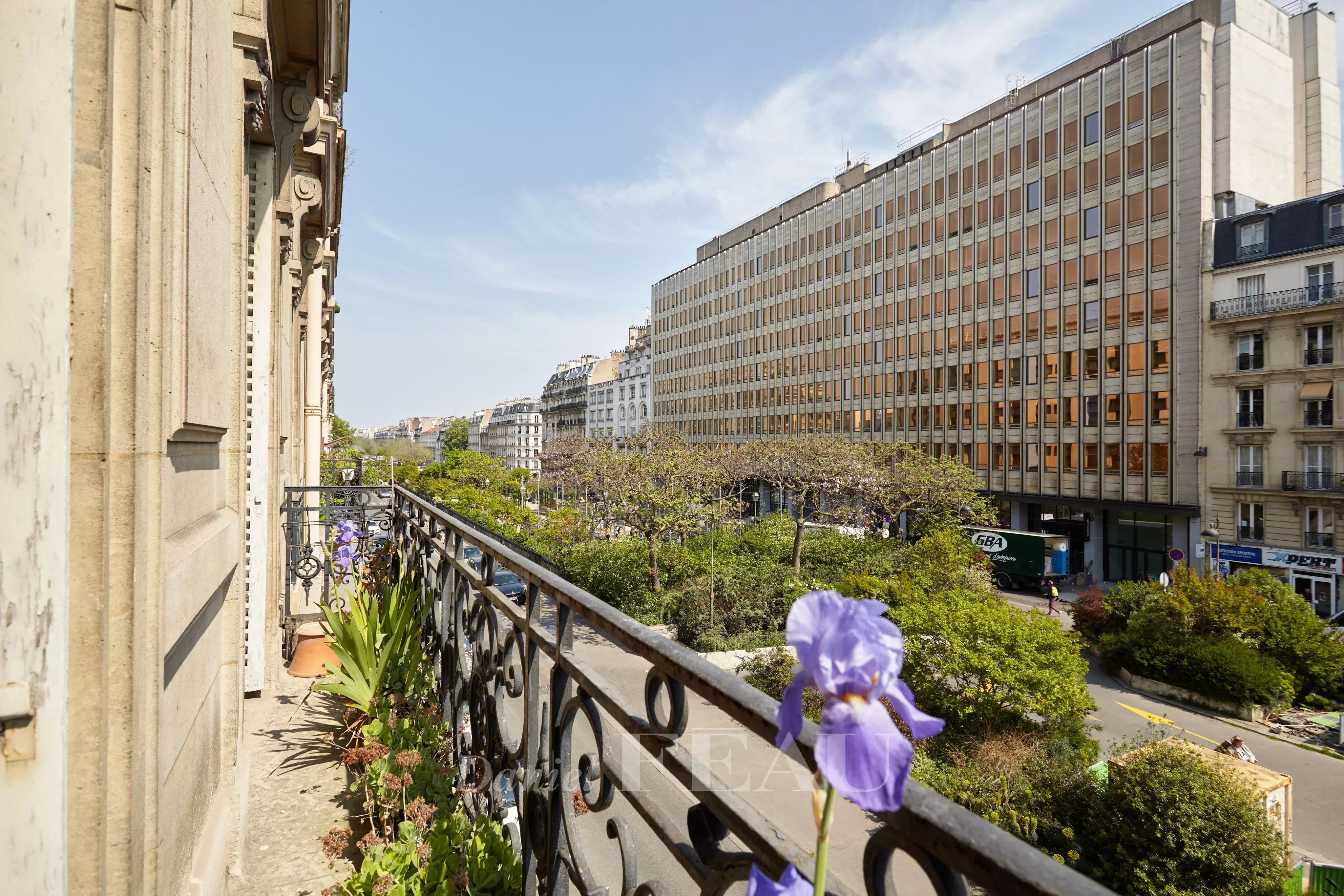 Sale Apartment Paris 17th