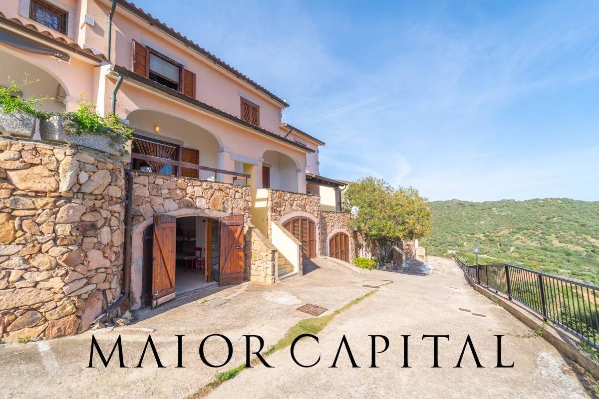 Budoni | Ludduì | Villino su tre livelli con garage e vista mare