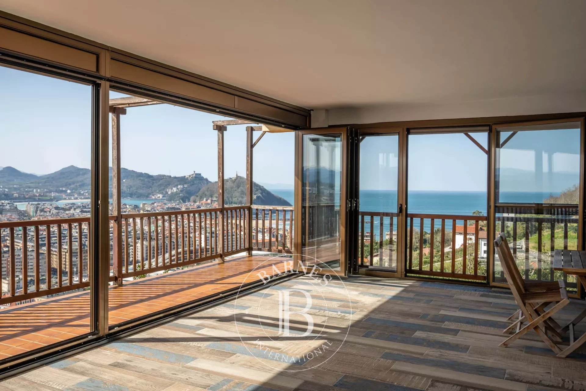 BARNES SAN SEBASTIAN - Residencia panorámica en el Monte Ulía con vistas a la bahía y la costa vasca
