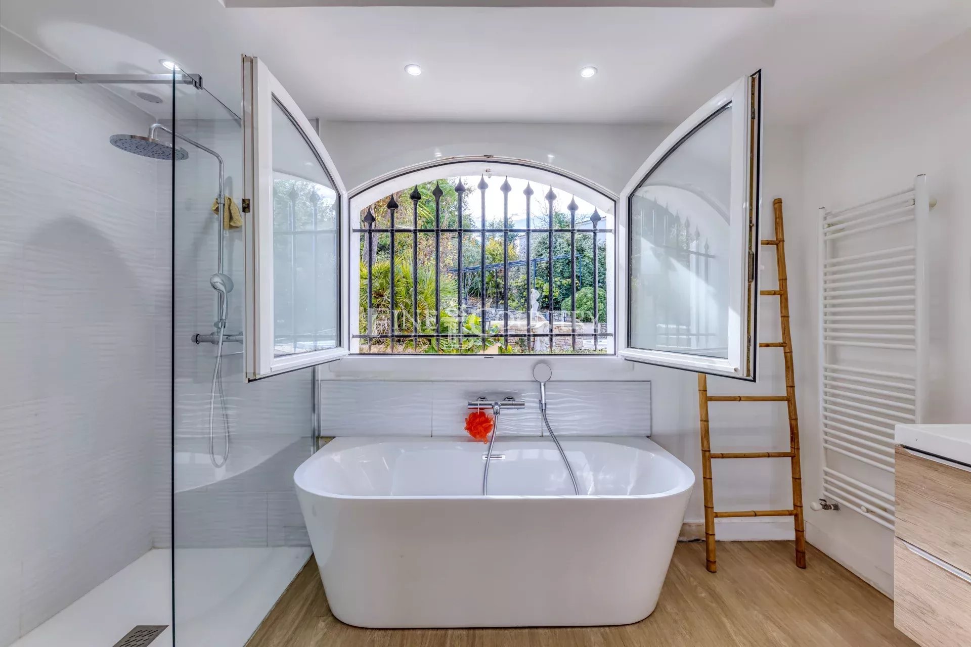 Photo of For sale  Villa in Valbonne - Panoramic view