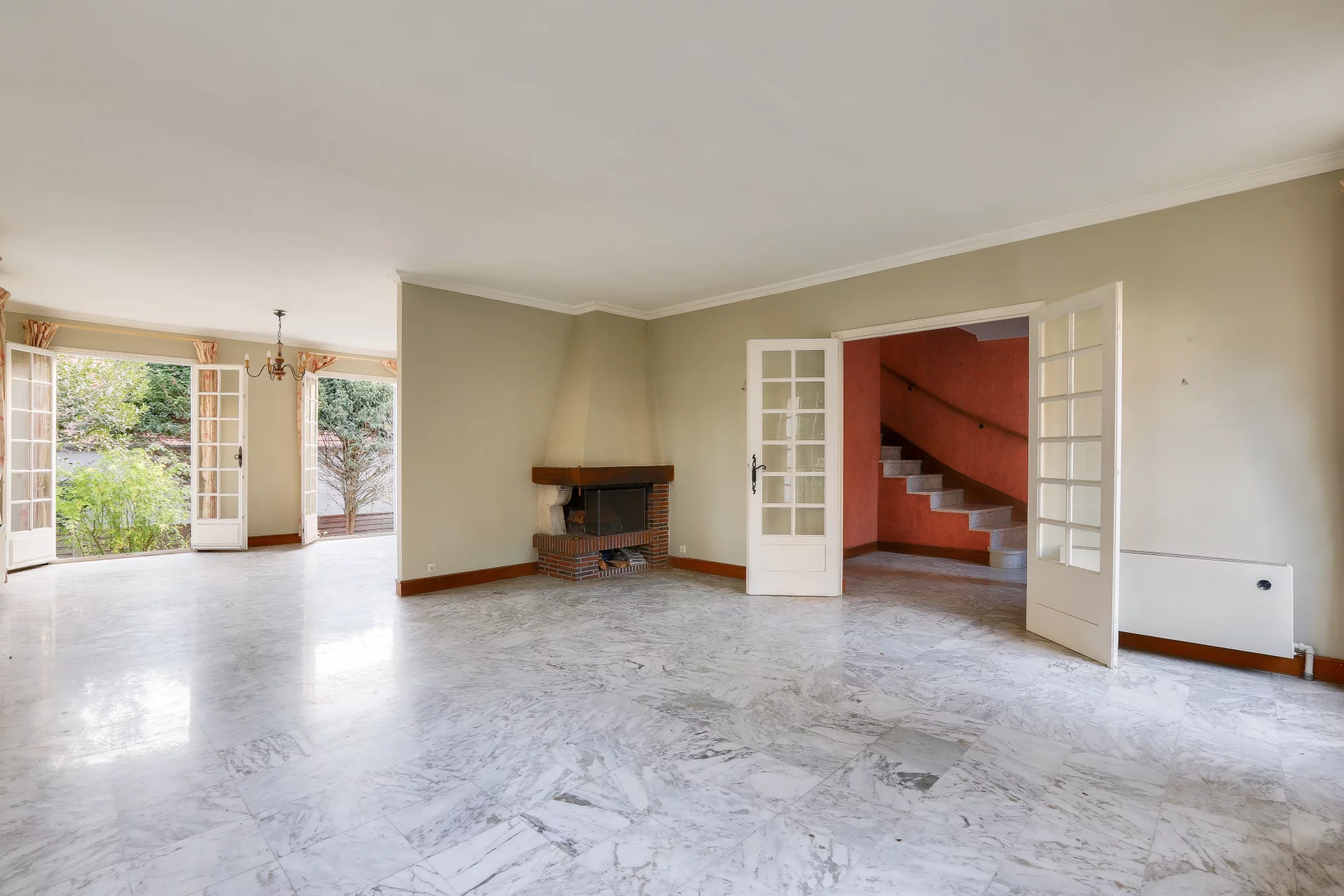 Saint-Cloud - MARCHÉ DES AVELINES