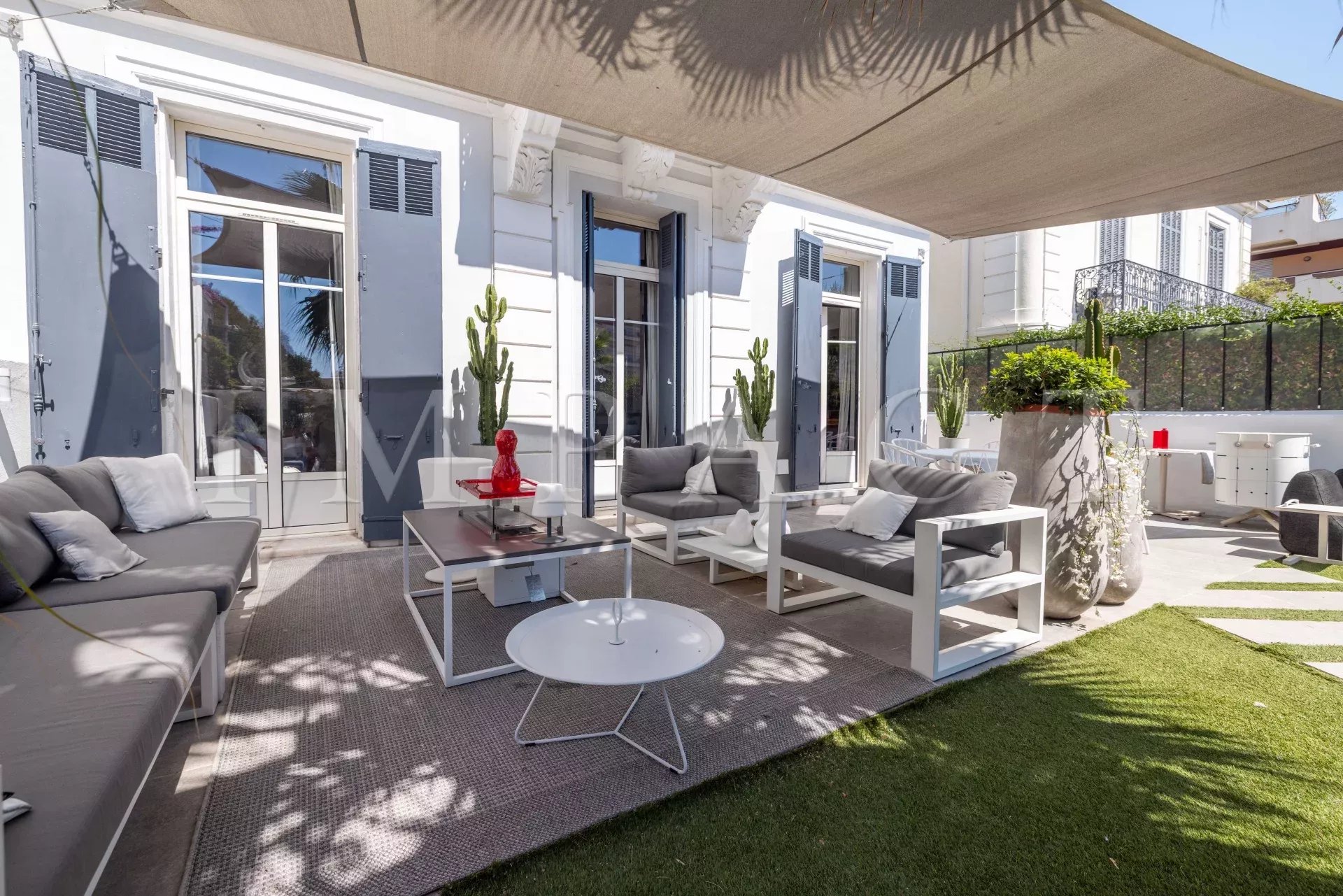 CANNES CENTRE VILLE MAISON RENOVEE A VENDRE  PISCINE PETIT JUAS -
