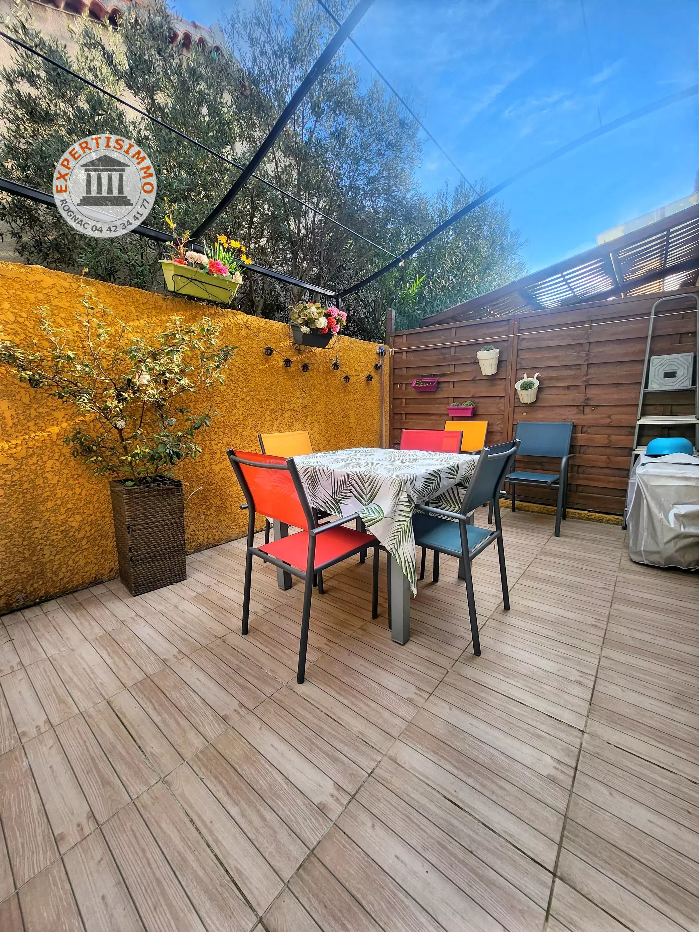 Rognac - Maison Duplex T3 avec terrasses et stationnements