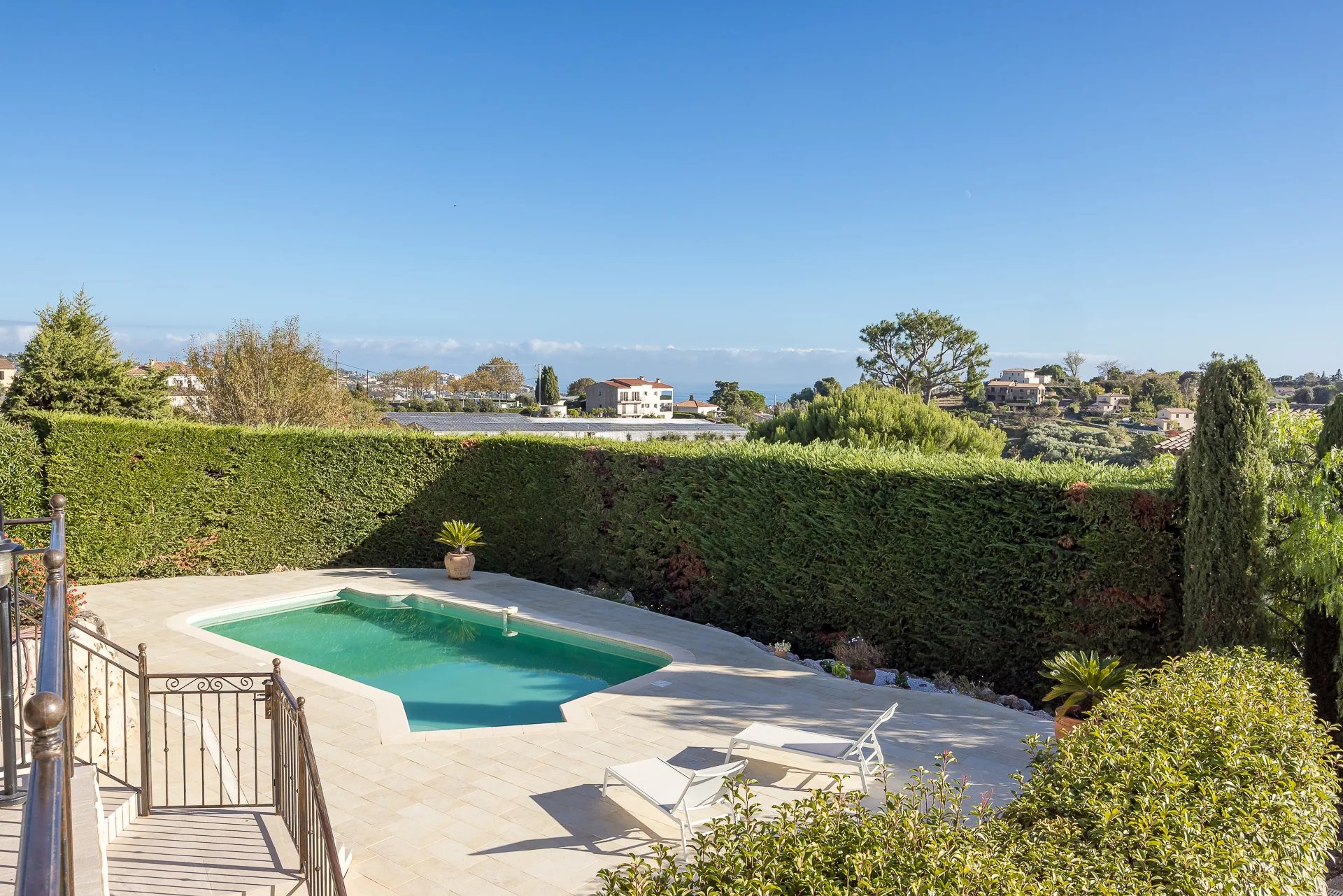 Proche Nice - Charmante propriété en position dominante