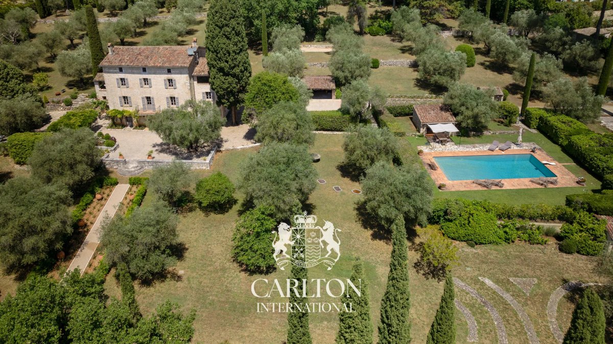 AUTHENTIQUE BASTIDE PROVENCALE