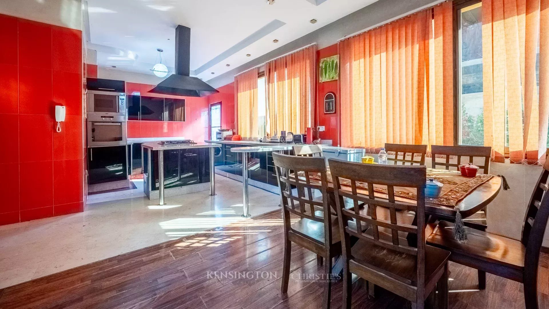 8 Bedroom Villa/Townhouse's Image 9