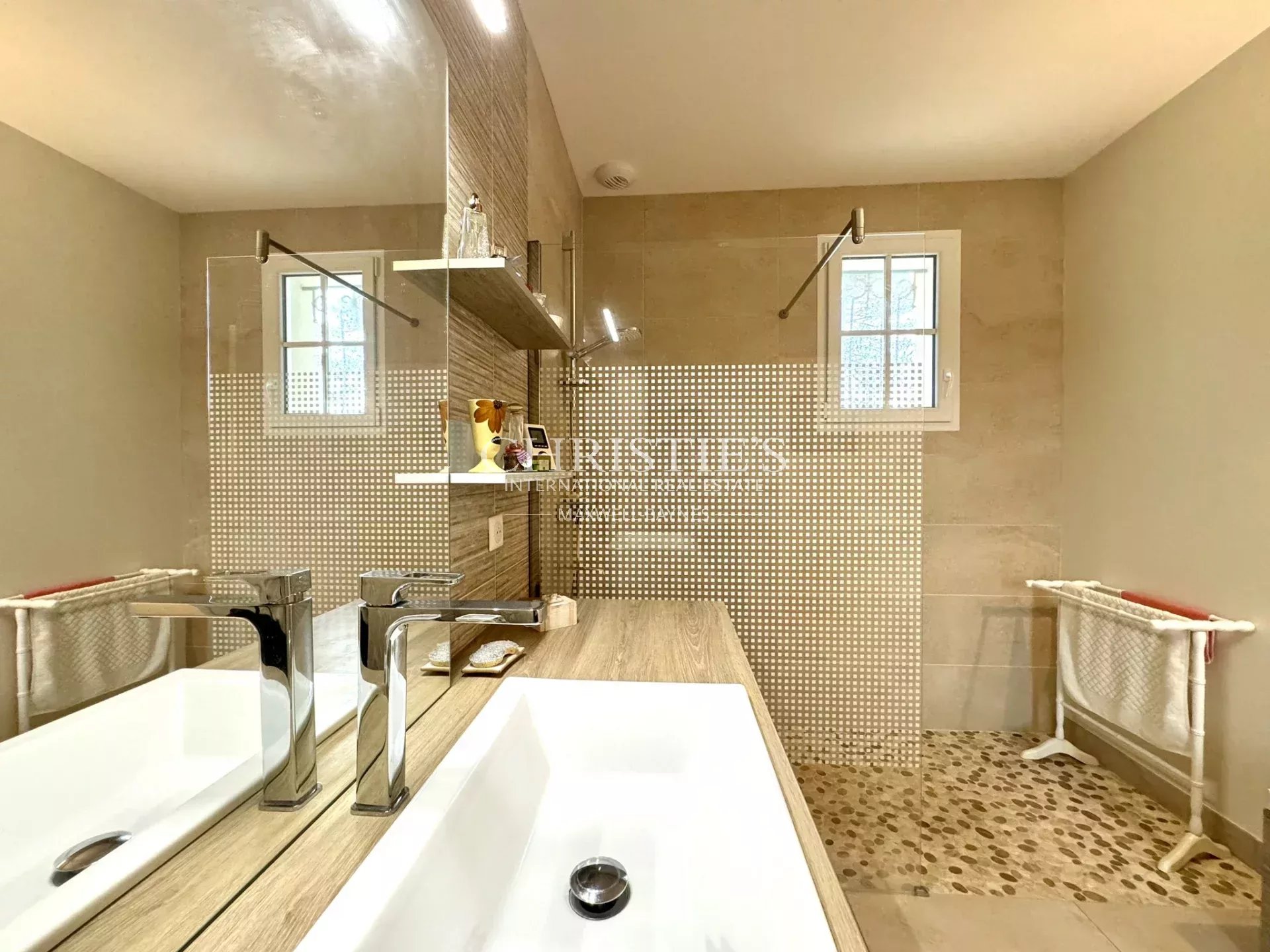 5 Bedroom Villa/Townhouse's Image 22