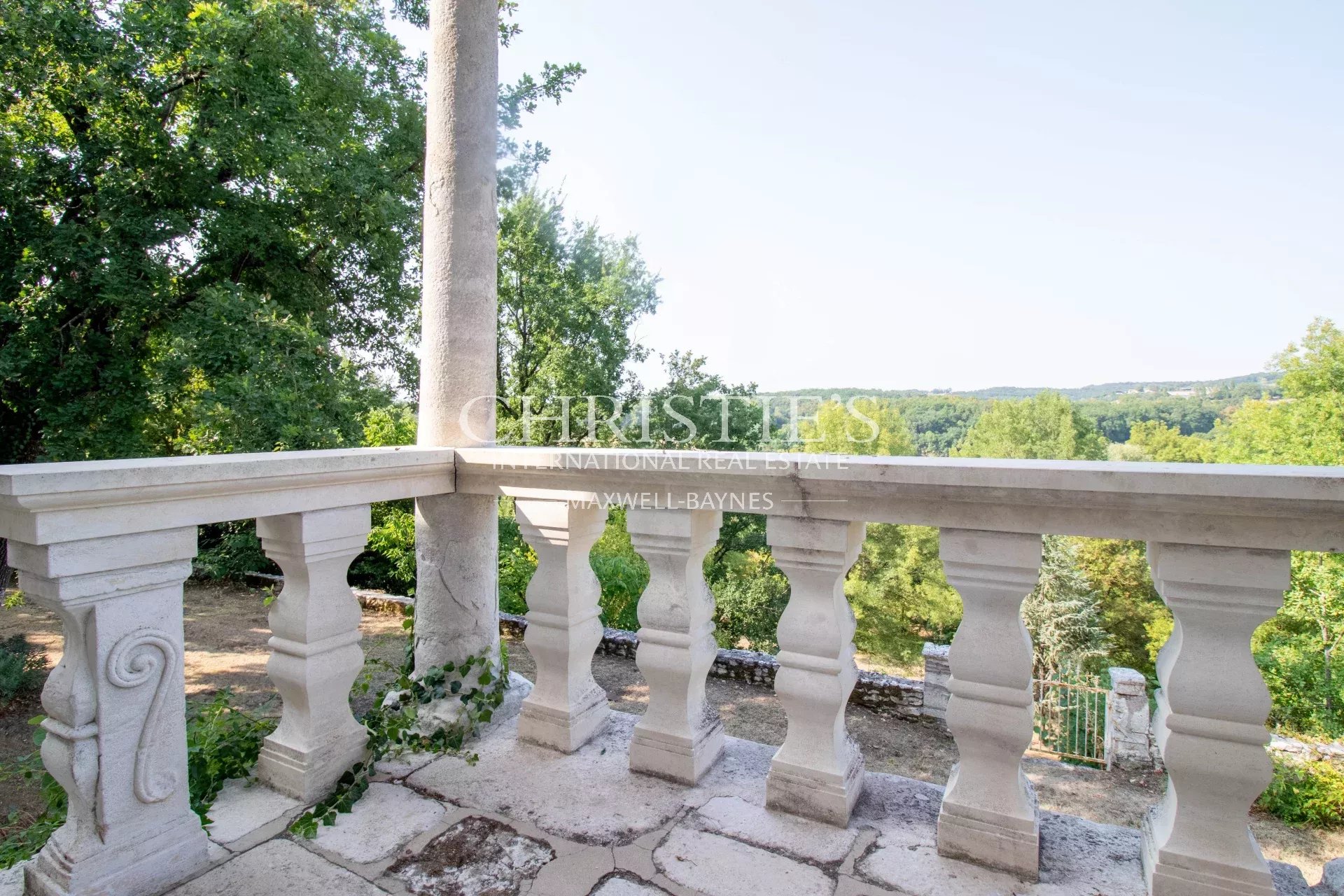 6 Bedroom Chateau's Image 9