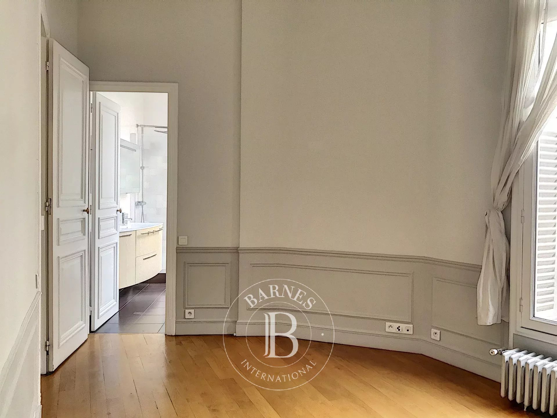 Daire Paris 8ème - picture 18