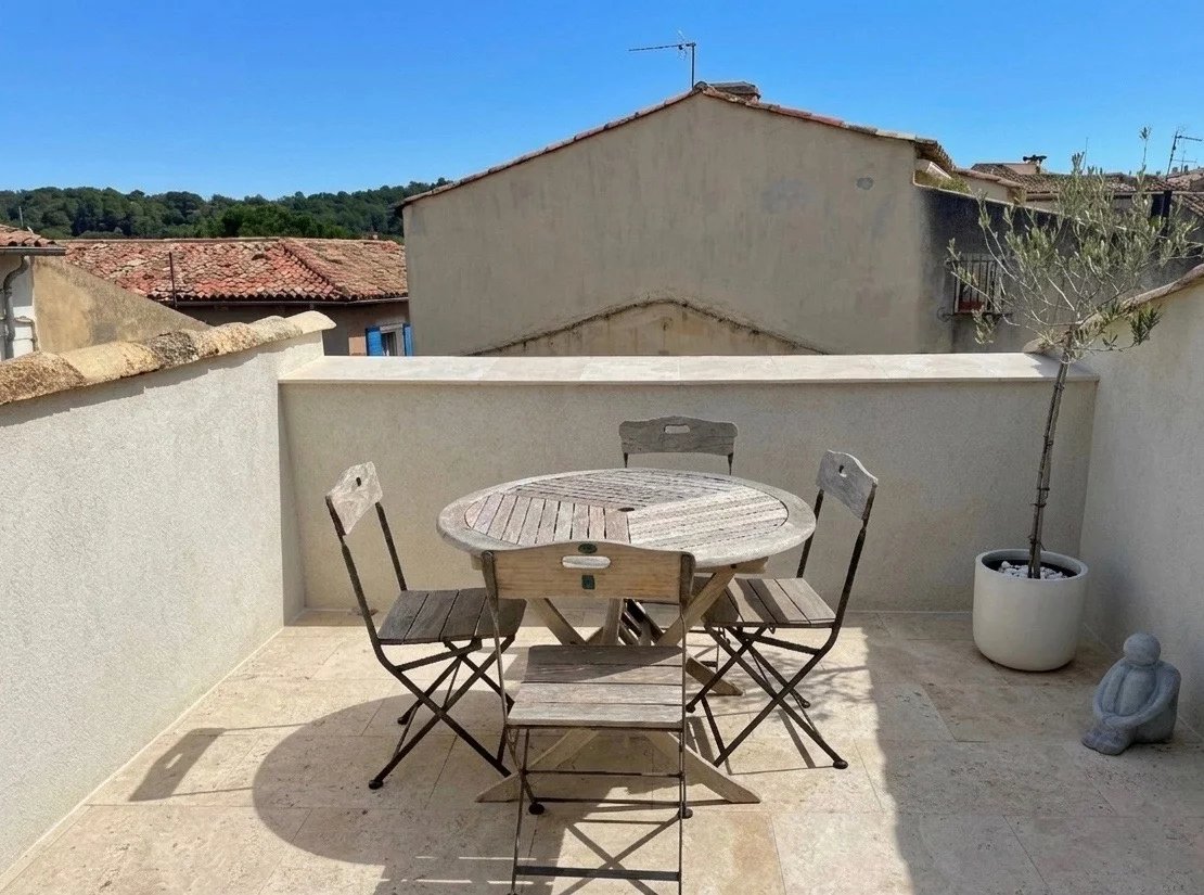 Vente à La Garde Freinet : Maison de village avec terrasses, garage et studio indépendant