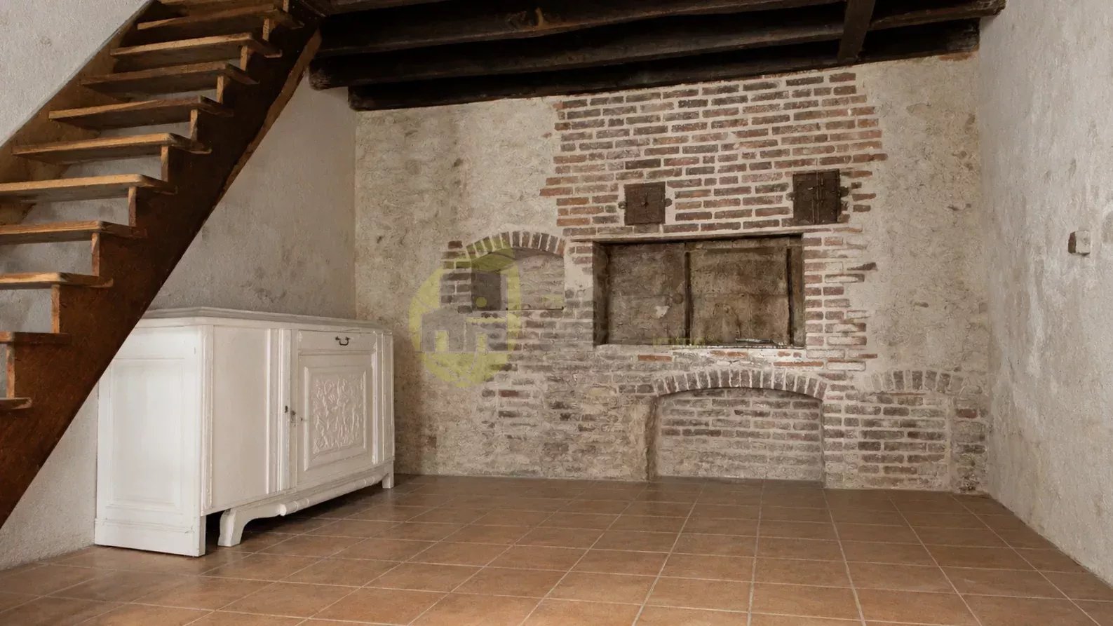 RENOVATED TOWNHOUSE - COUNTRY LIVING - HOUSE WITH GARDEN - HOUSE FOR SALE IN NEUVY SAINT SEPULCHRE - REMOTE WORK - STONE HOUSE - THREE-BEDROOM HOUSE - LARGE LIVING ROOM