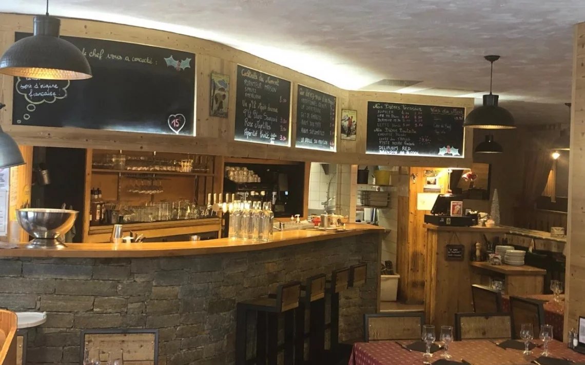 RESTAURANT FRONT DE NEIGE  STATION ALTITUDE — photo 3