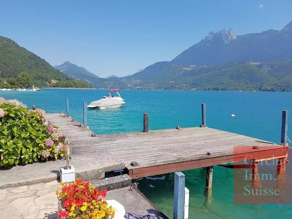 À Vendre – Hôtel Restaurant d’Exception à Doussard | Vue Imprenable sur le Lac d’Annecy pieds dans l'eau - Photo 4