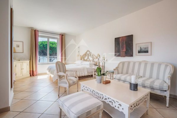Luxury Seafront Villa Grimaud: A 12-Bedroom Family Estate in Beauvallon — photo 7