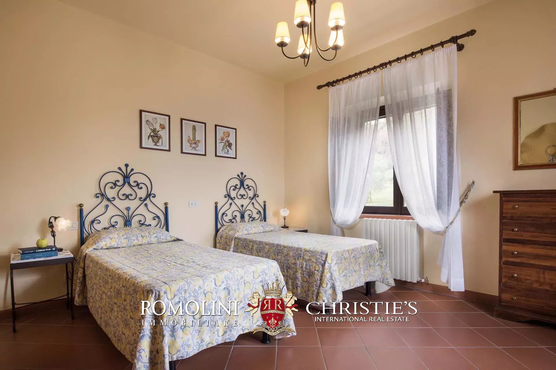 21 Bedroom Vineyard's Image 102