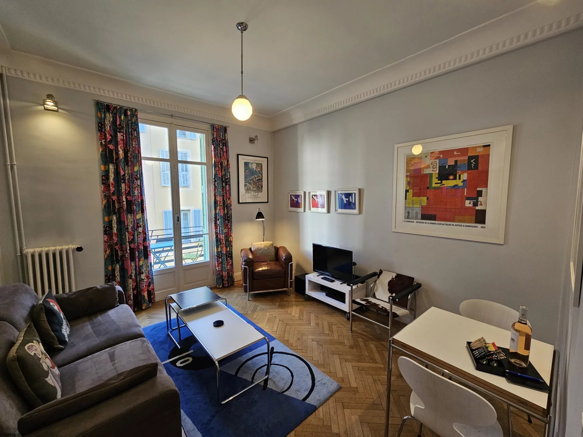 Spacious 2 room apartment in popular Carré d'Or