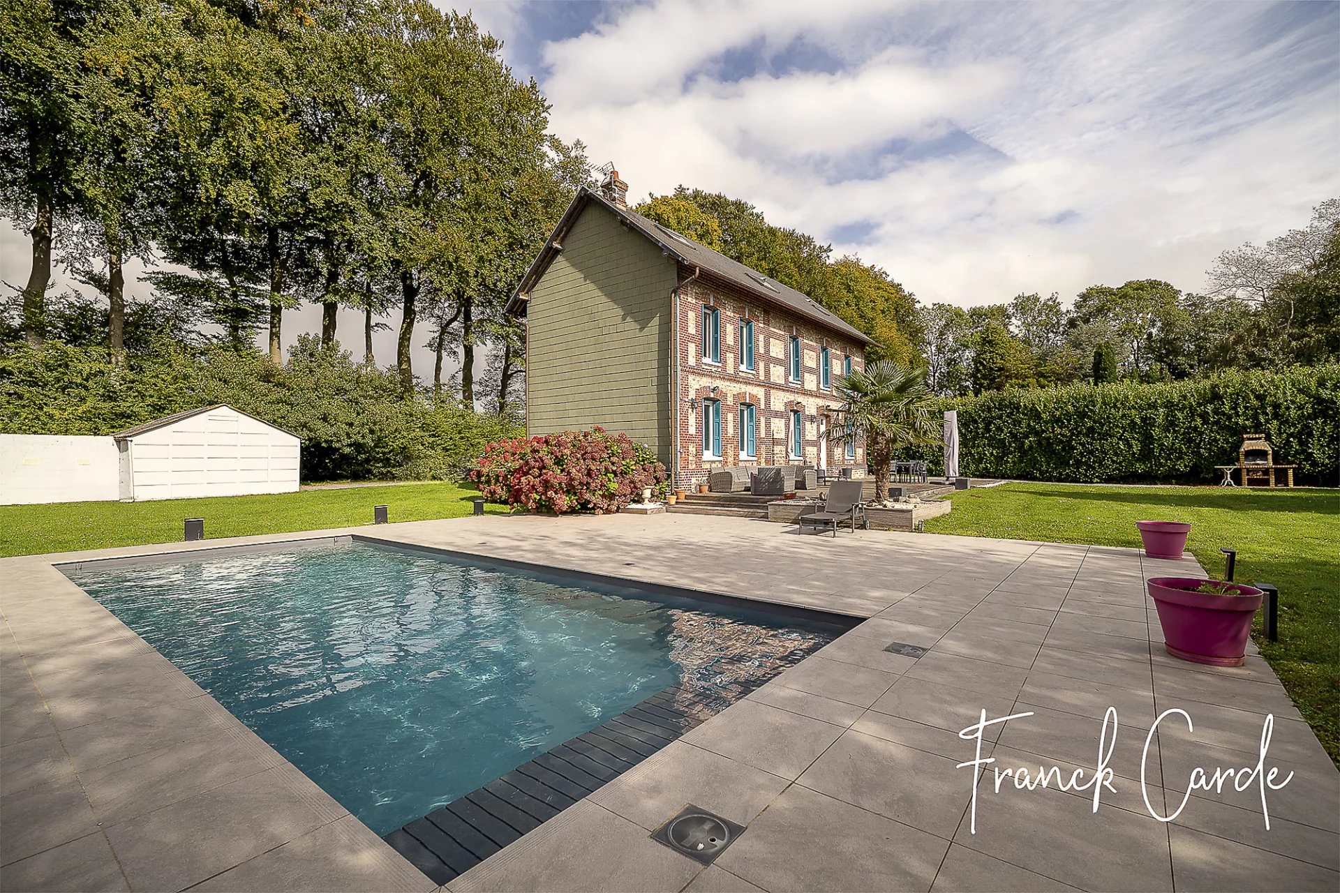 Belle propriété avec piscine dans un clos masure