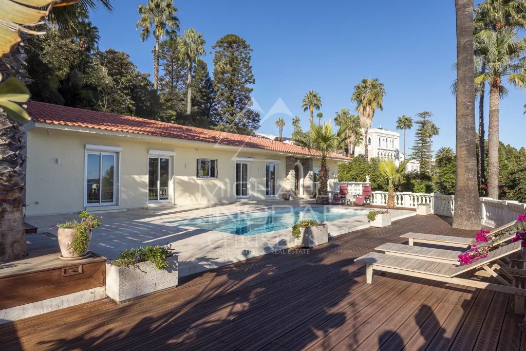 Villa for sale in Vallauris — GOLFE JUAN - CLOSE TO CANNES - PANORAMIC SEA VIEW