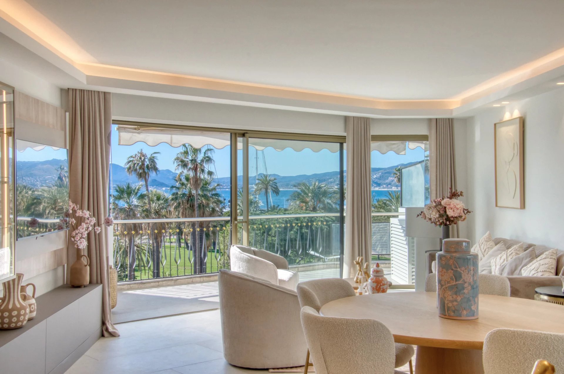CANNES CROISETTE – PANORAMIC SEA VIEW FOR AN EXCEPTIONAL APARTMENT