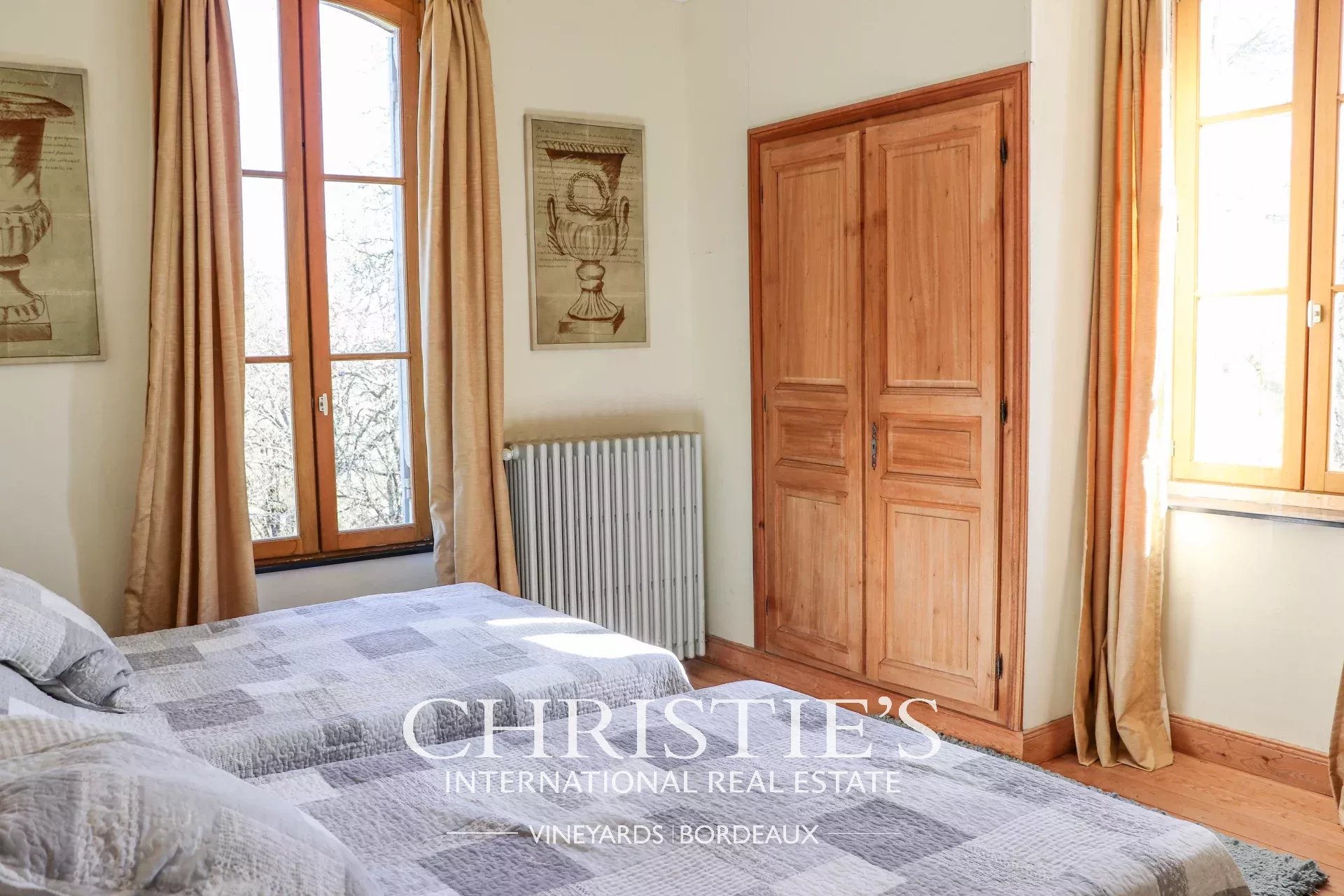 5 Bedroom Chateau's Image 10