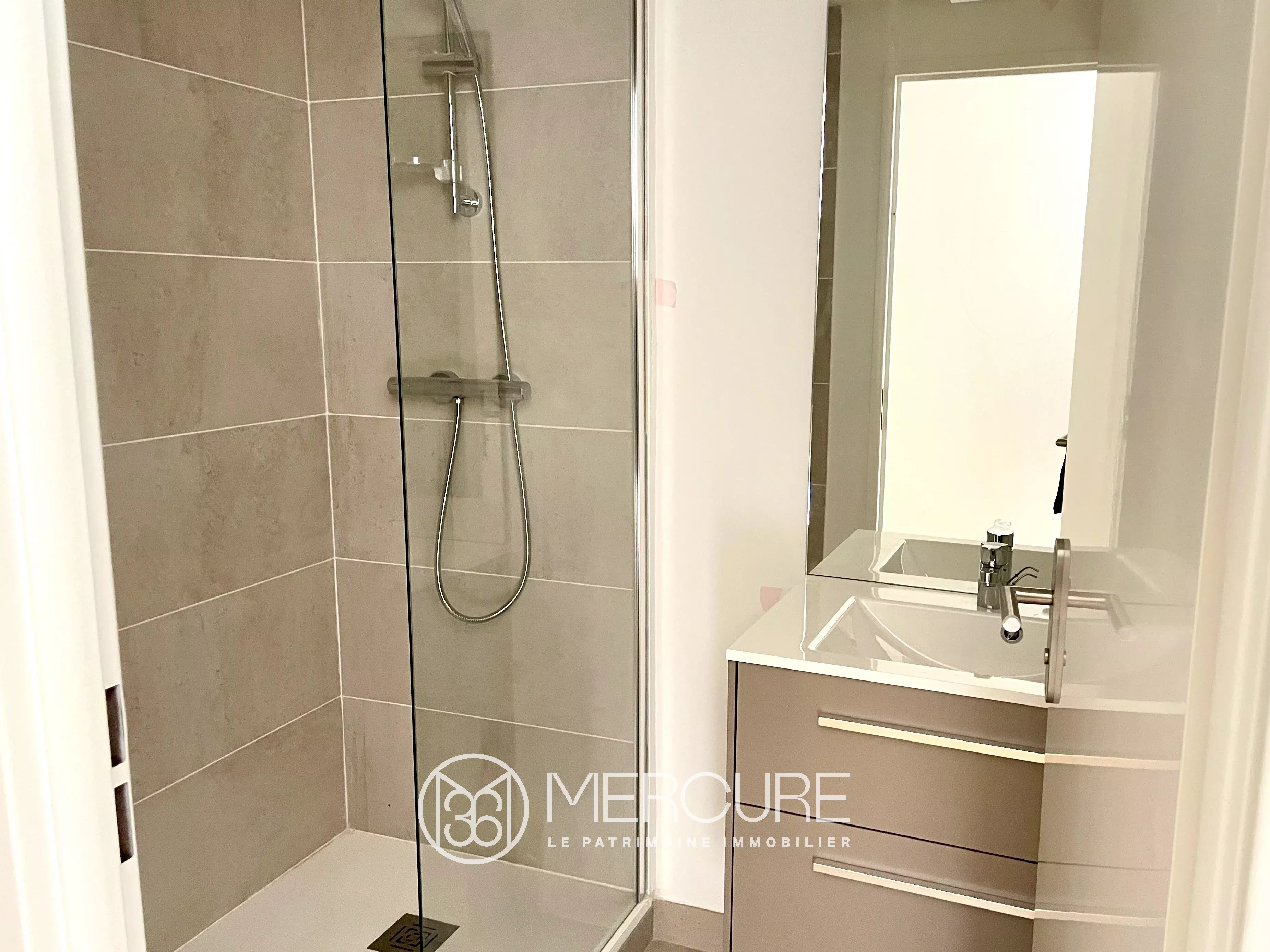 SAINT SEURIN –  GRAND APPARTEMENT AVEC TERRASSES ET PARKING - 900951bxA