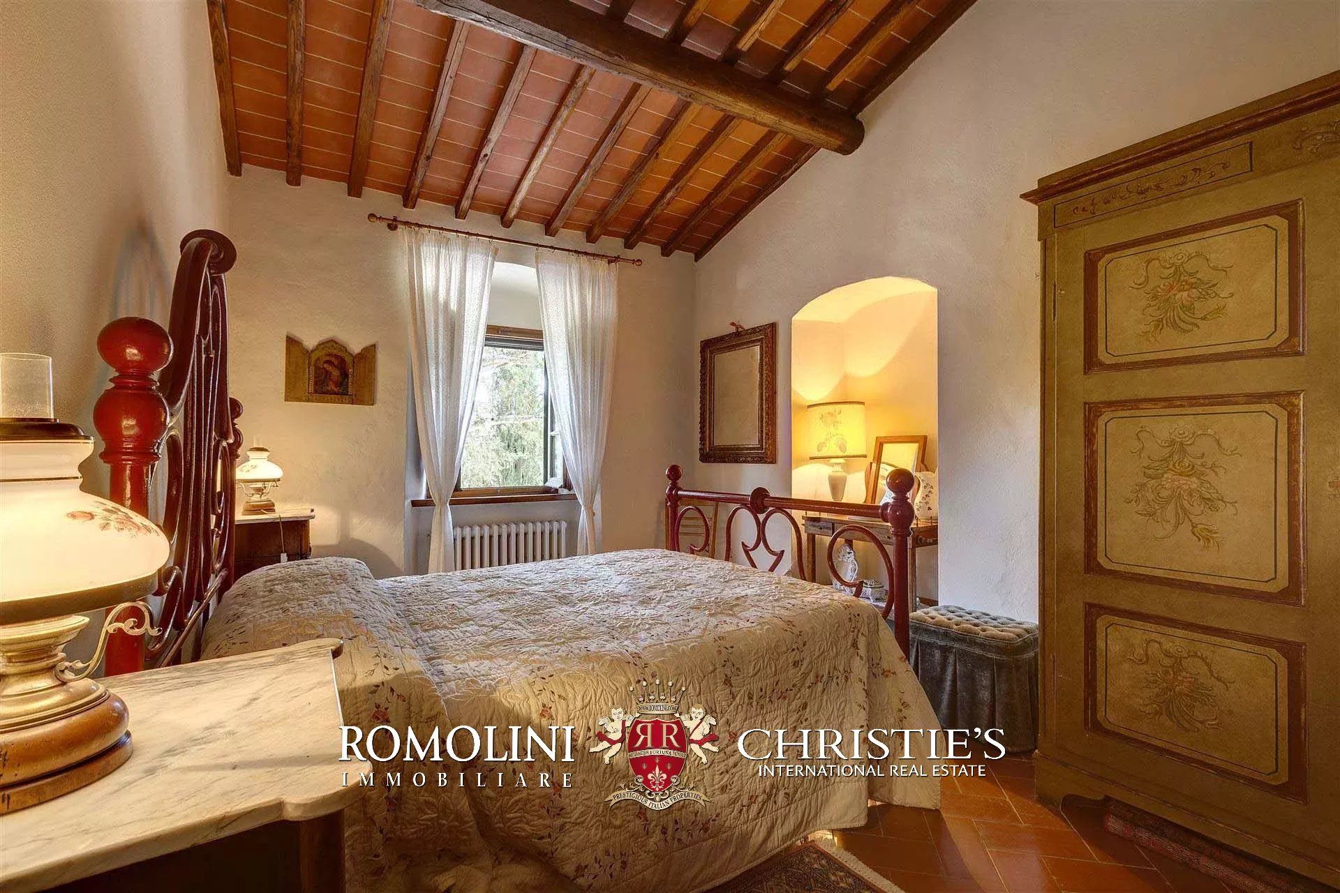 9 Bedroom Vineyard's Image 42