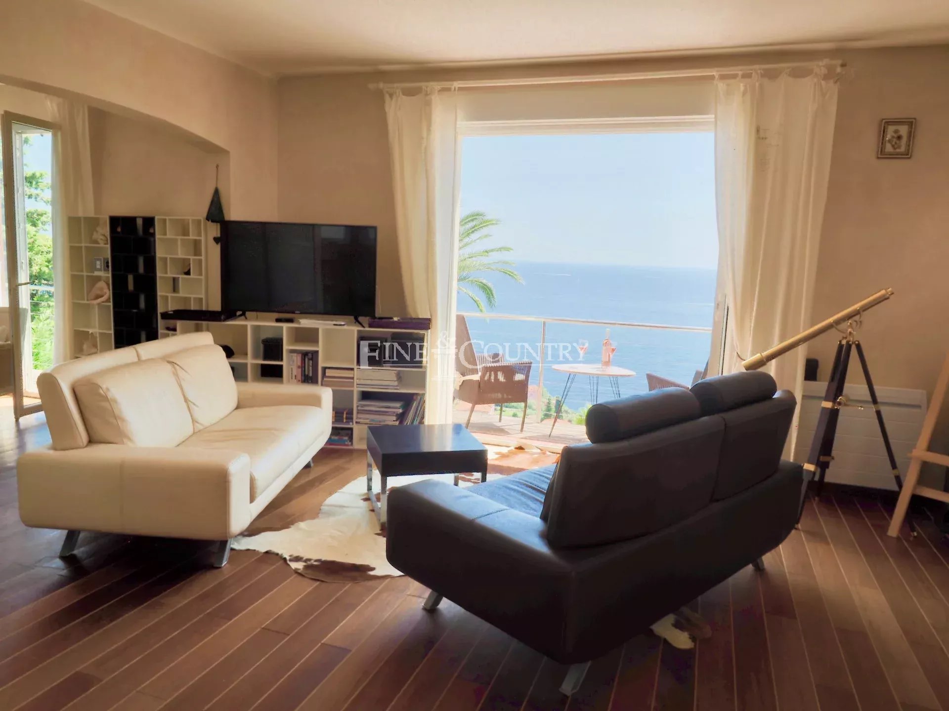 Photo of Villa for salle in Le Trayas with sea views