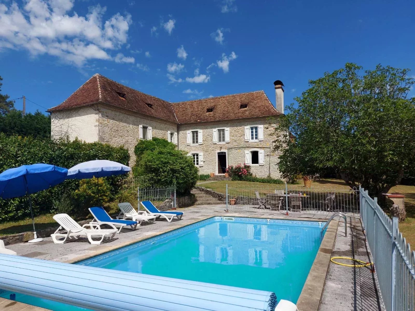 Beautiful Bearnaise country home with outbuilding and swimming pool