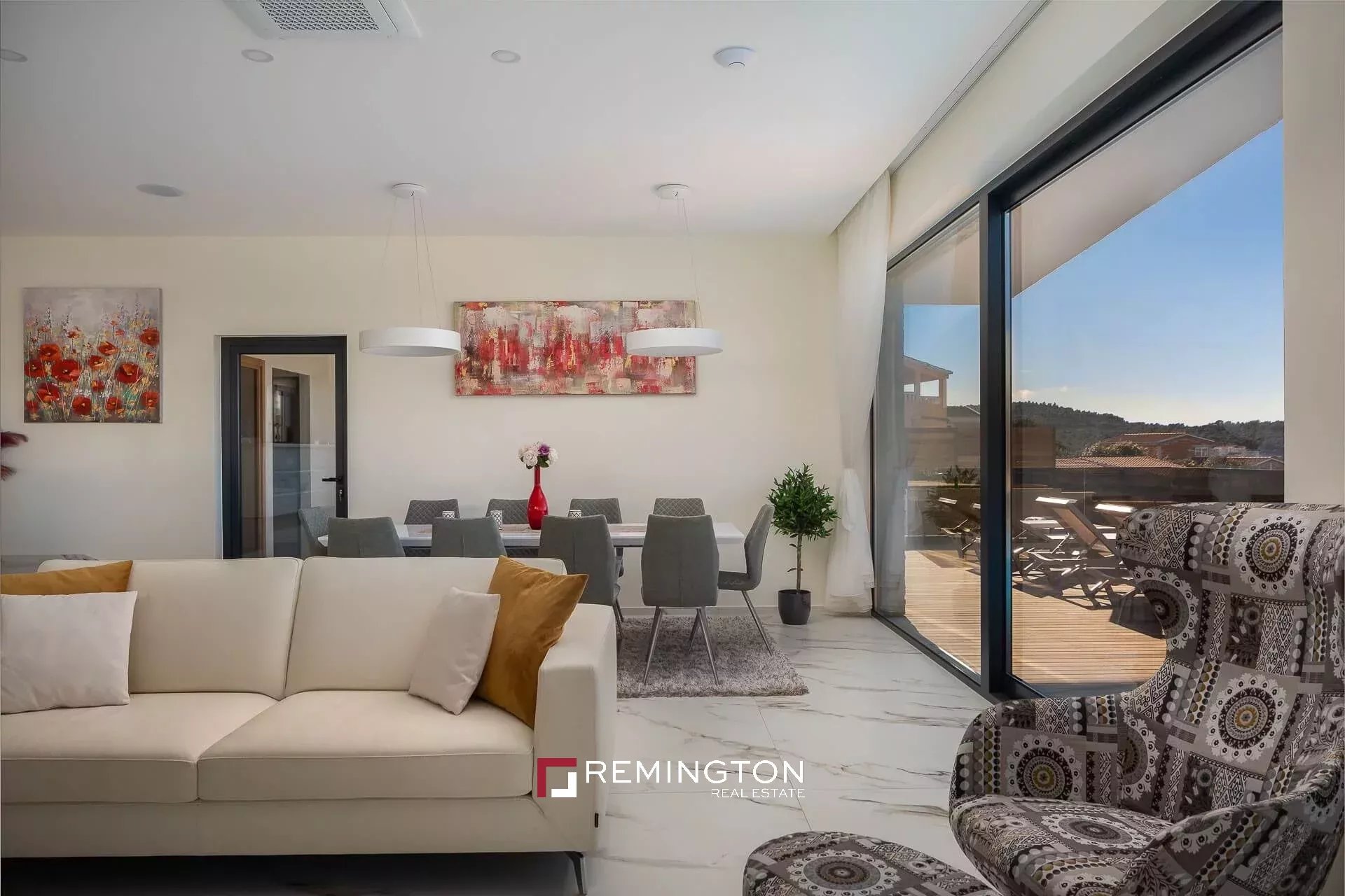 4 Bedroom Villa/Townhouse's Image 5