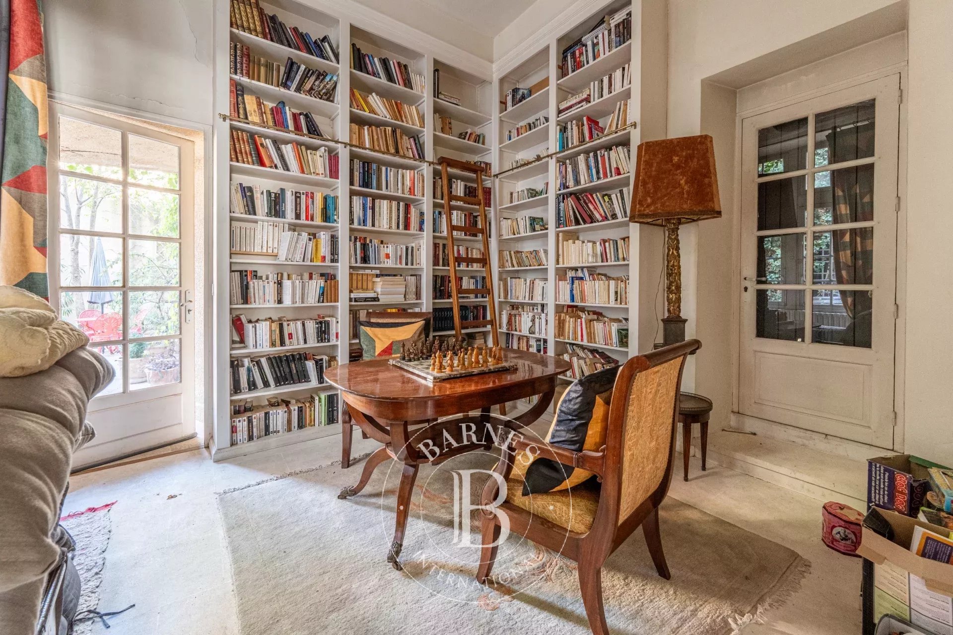 AIX-EN-PROVENCE - OLD MANSION - 10505,6 SQ FT - 9 BEDROOMS - SWIMING POOL - TERRACES - WINE CELLAR AND GARAGE