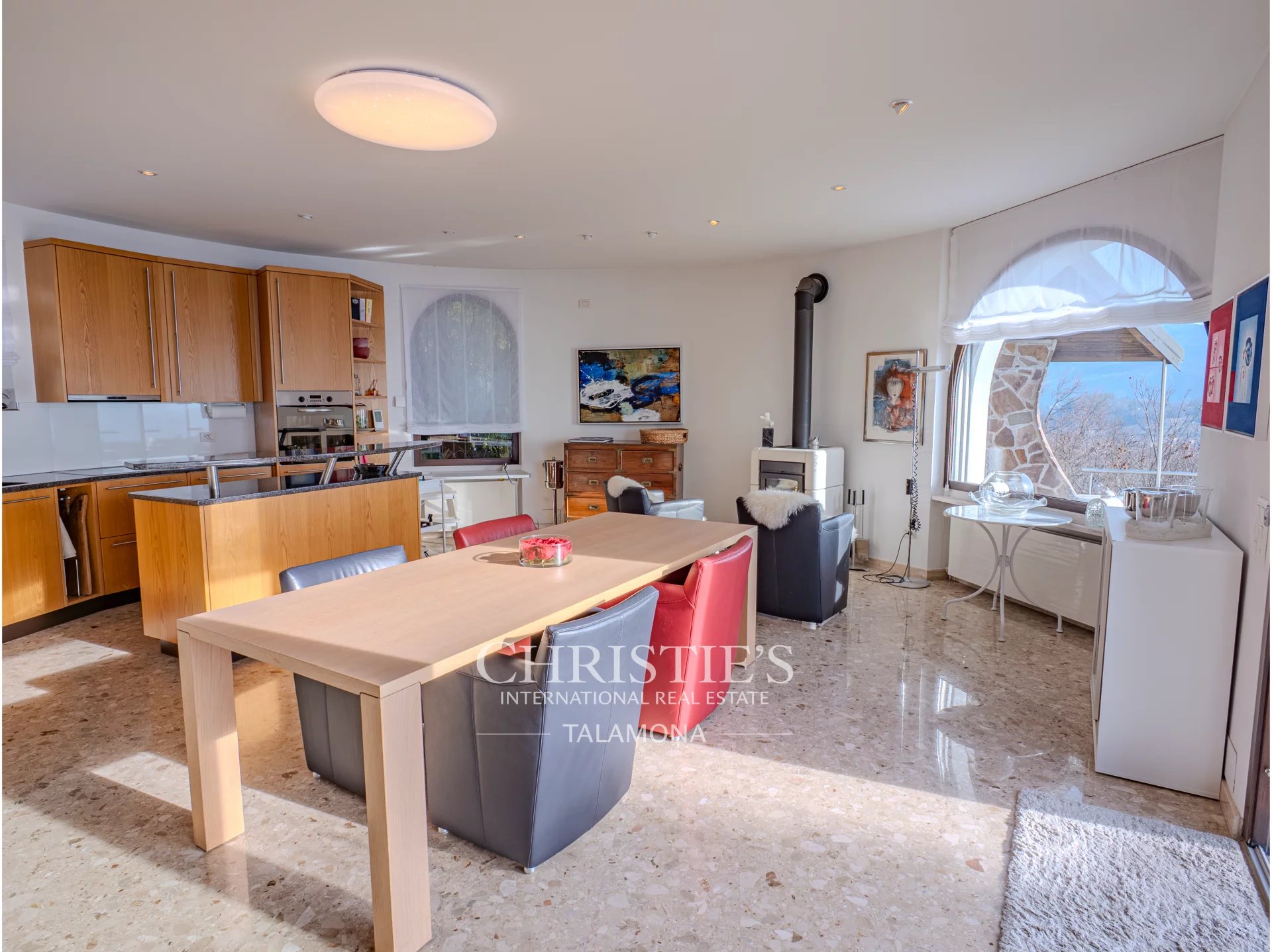 4 Bedroom Villa/Townhouse's Image 8