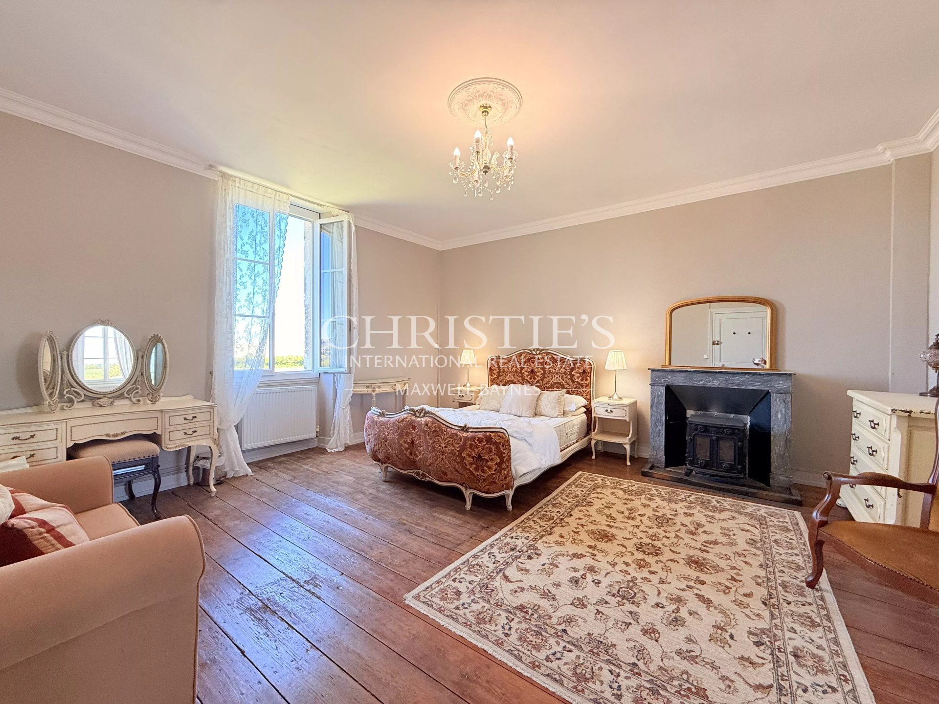 11 Bedroom Villa/Townhouse's Image 10