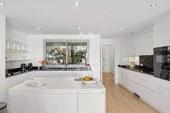 Exceptional 5-room flat – garden – 4 garages — photo 4 of 7
