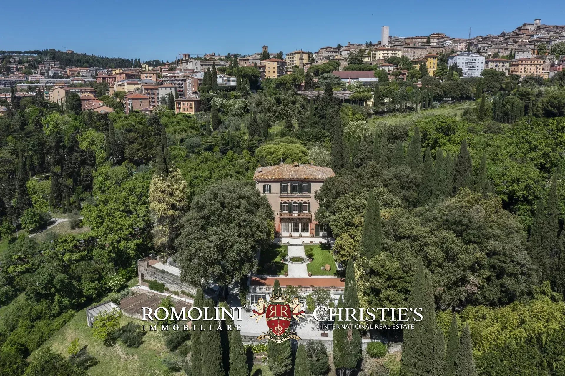 8 Bedroom Villa/Townhouse's Image 9