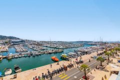 Cannes old port apartment in a renovated and secure building — photo 1 of 7