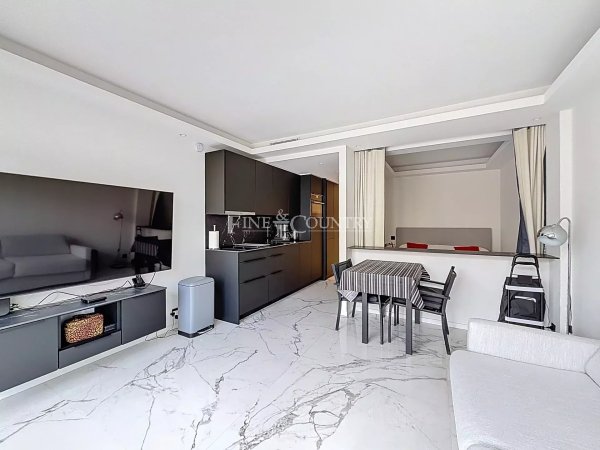 Luxury Renovated Apartment for Sale in Cannes Banane with Terrace — photo 6