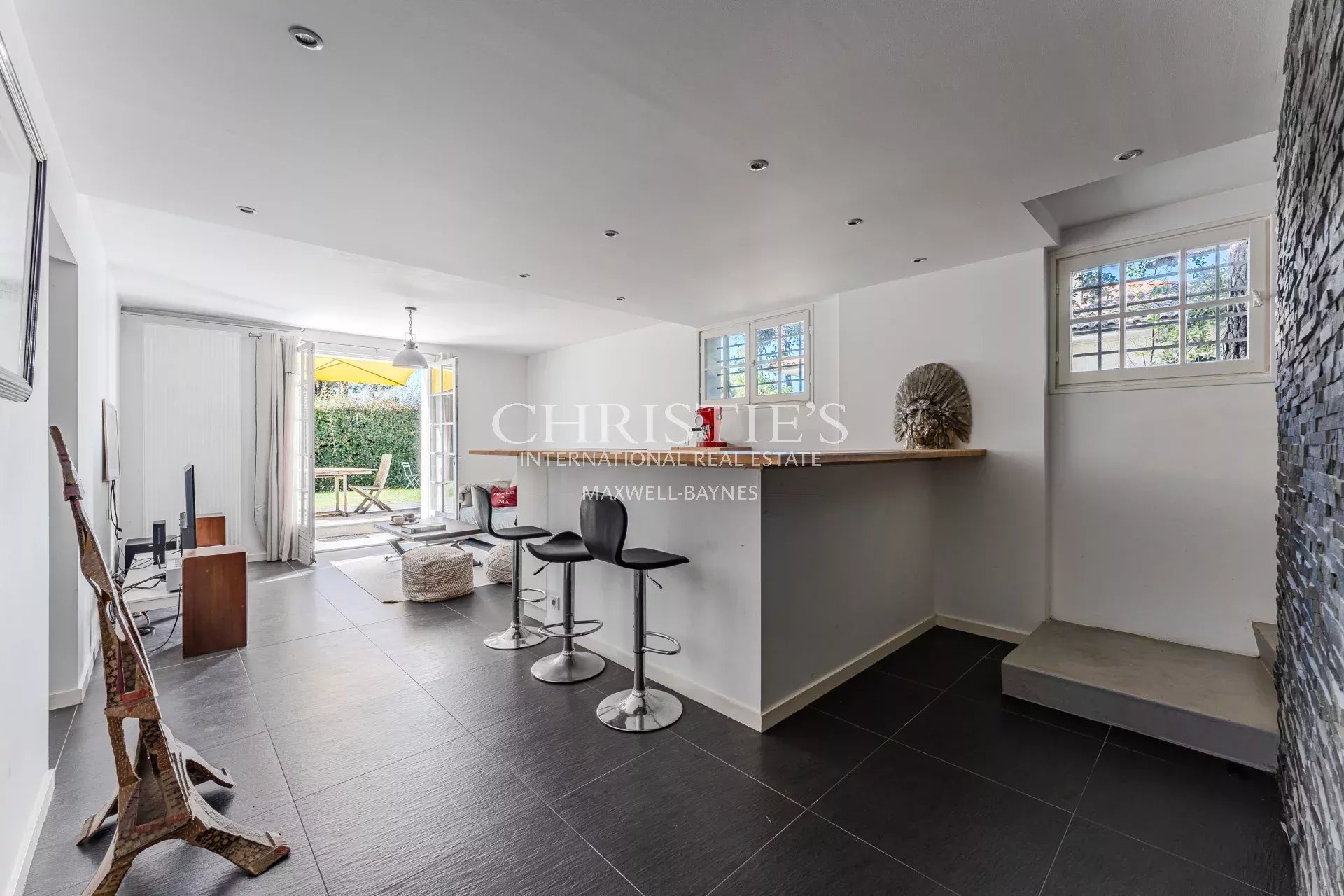 6 Bedroom Villa/Townhouse's Image 8