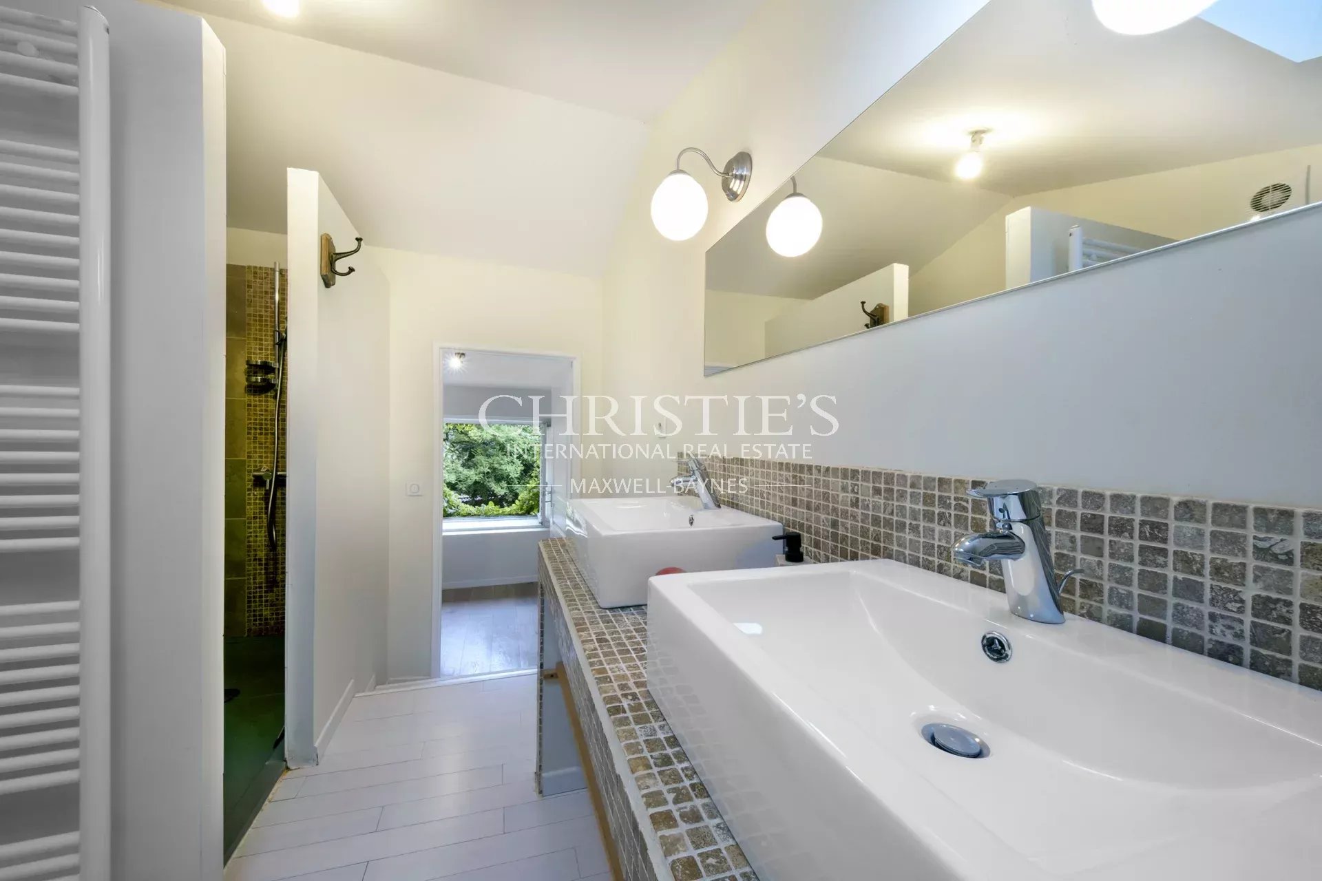 6 Bedroom Villa/Townhouse's Image 21