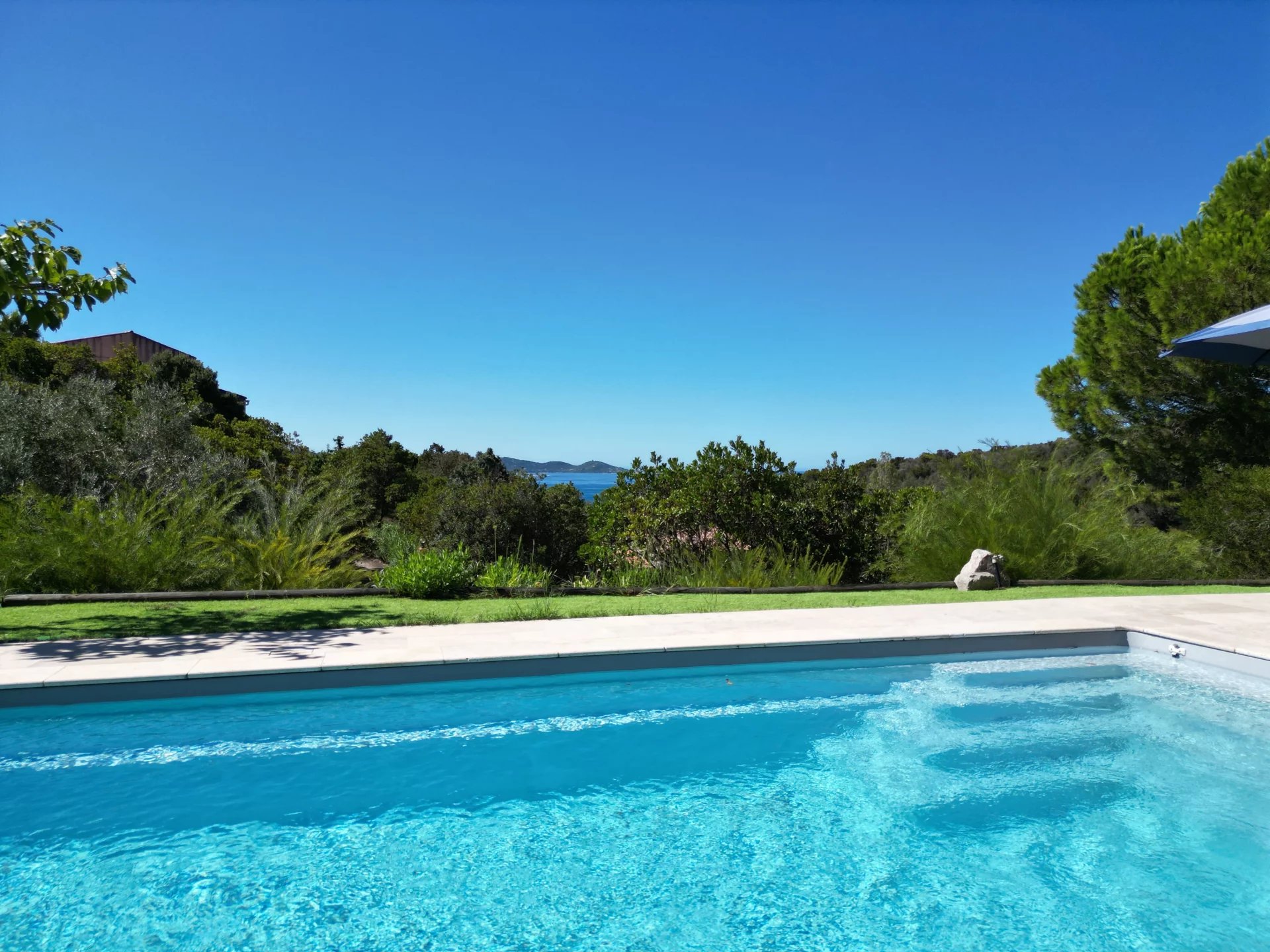 Villa PALOMA- 4 chambres, piscine et jacuzzi, plage à pieds