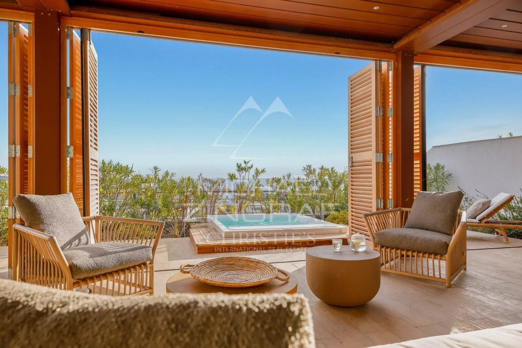 Villa for sale in Cannes — Cannes - Near Downtown - Exceptional Penthouse - Large Terraces - Panoramic Sea View