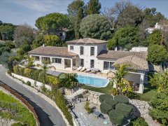 Magnificent Provençal Villa with wide open views — photo 1 of 7