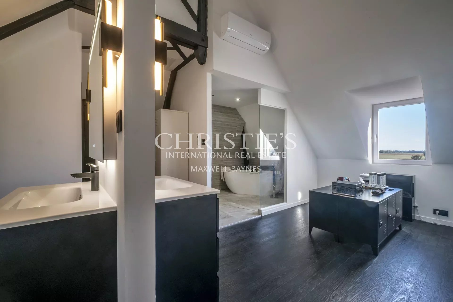 6 Bedroom Chateau's Image 20