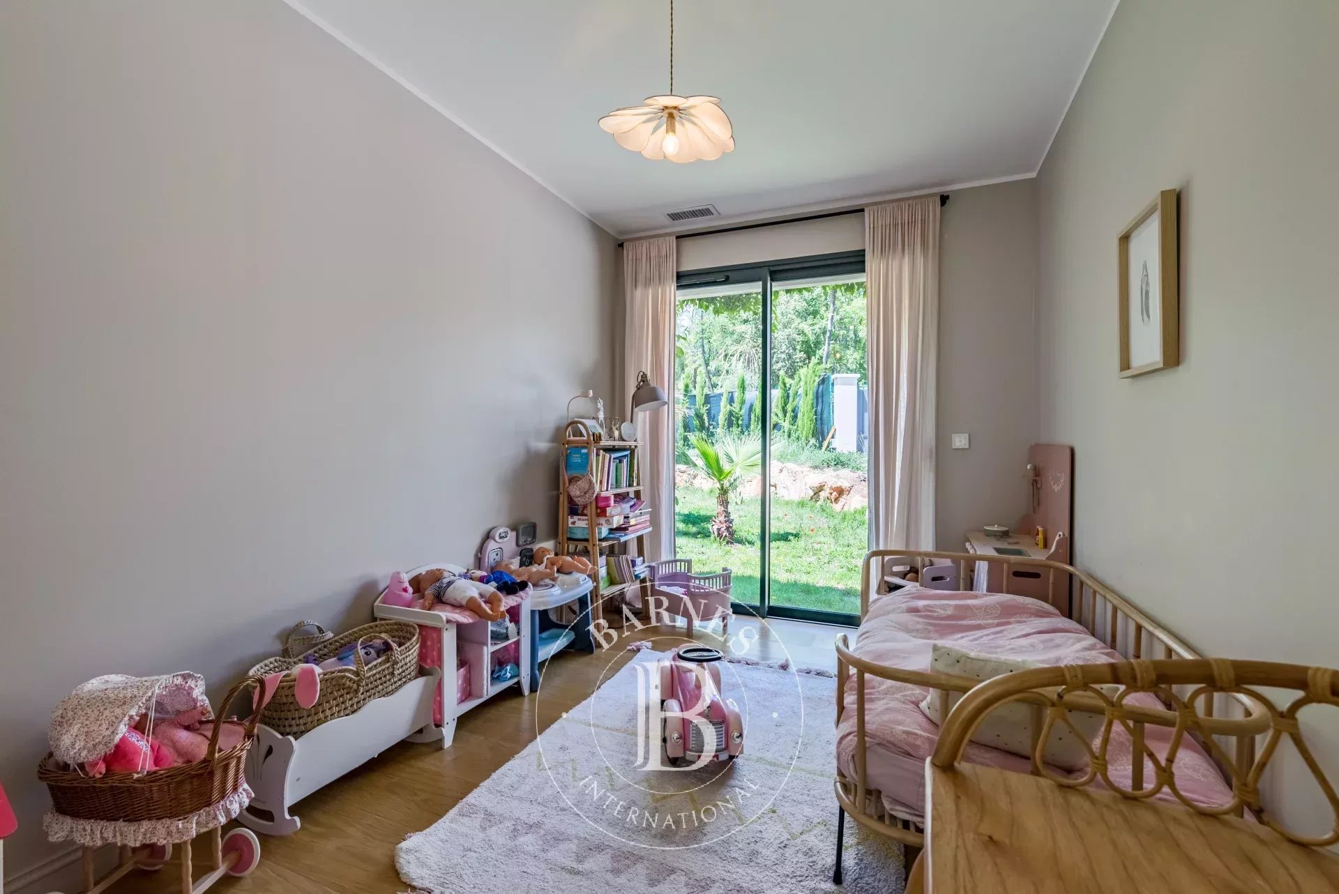 Roquefort-les-Pins - One storey family house with pool - 5 bedrooms plus study - picture 19