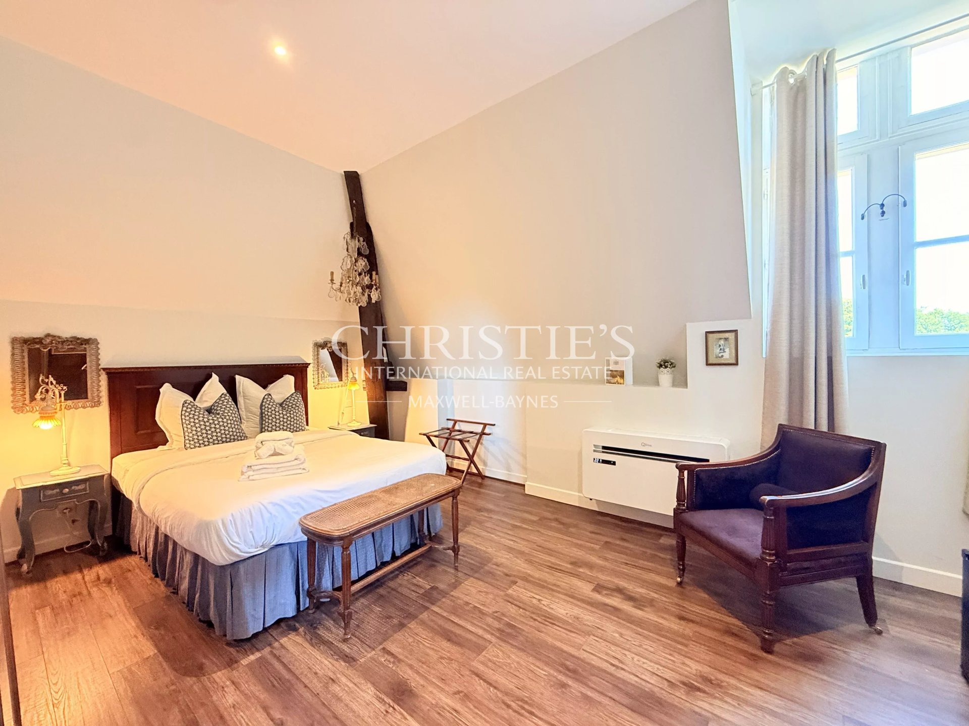 53 Bedroom Chateau's Image 26