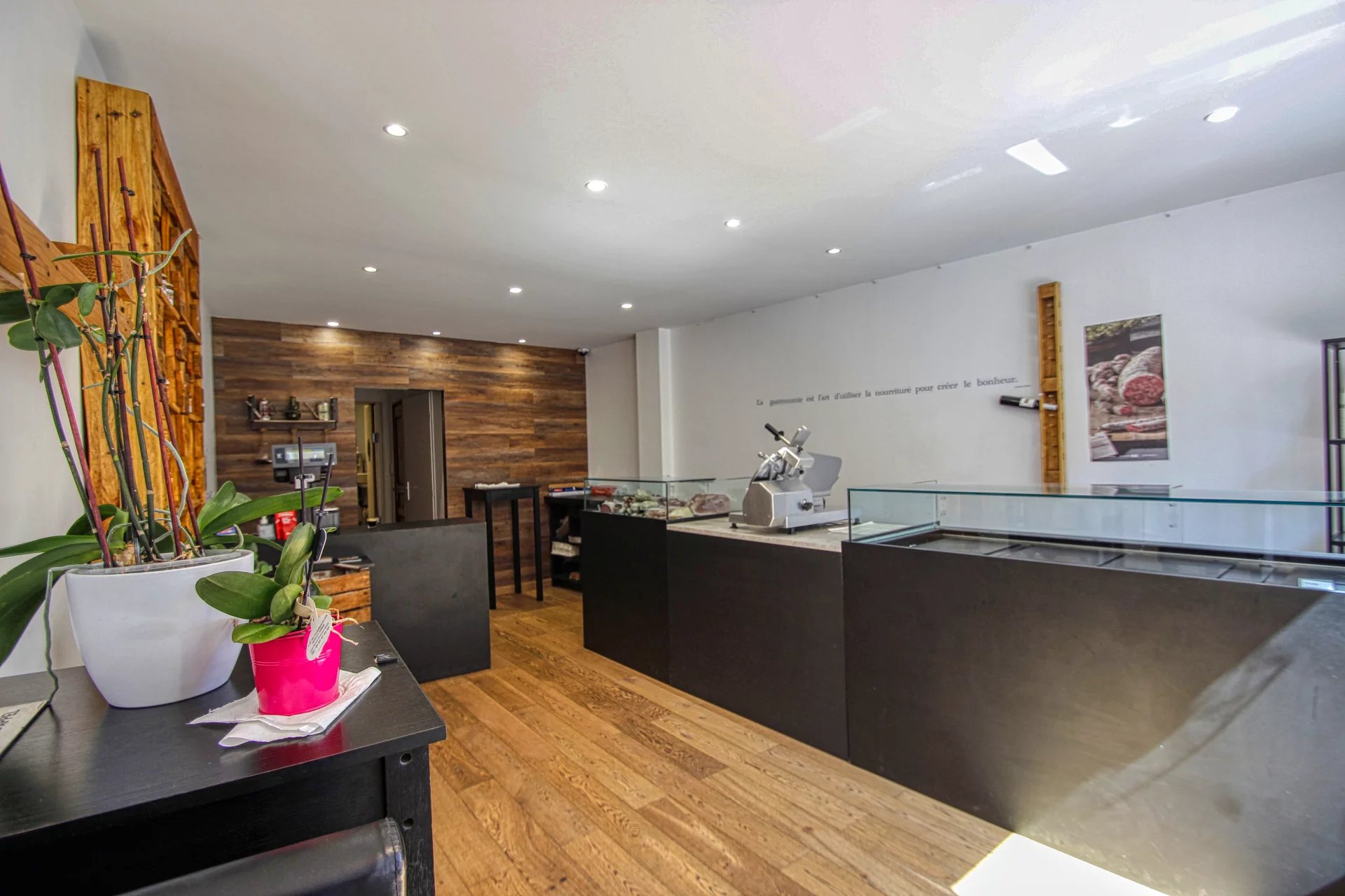 LA TURBIE "CENTRE" - TRAITEUR | FOND DE COMMERCE DE 55M² | VITRINE