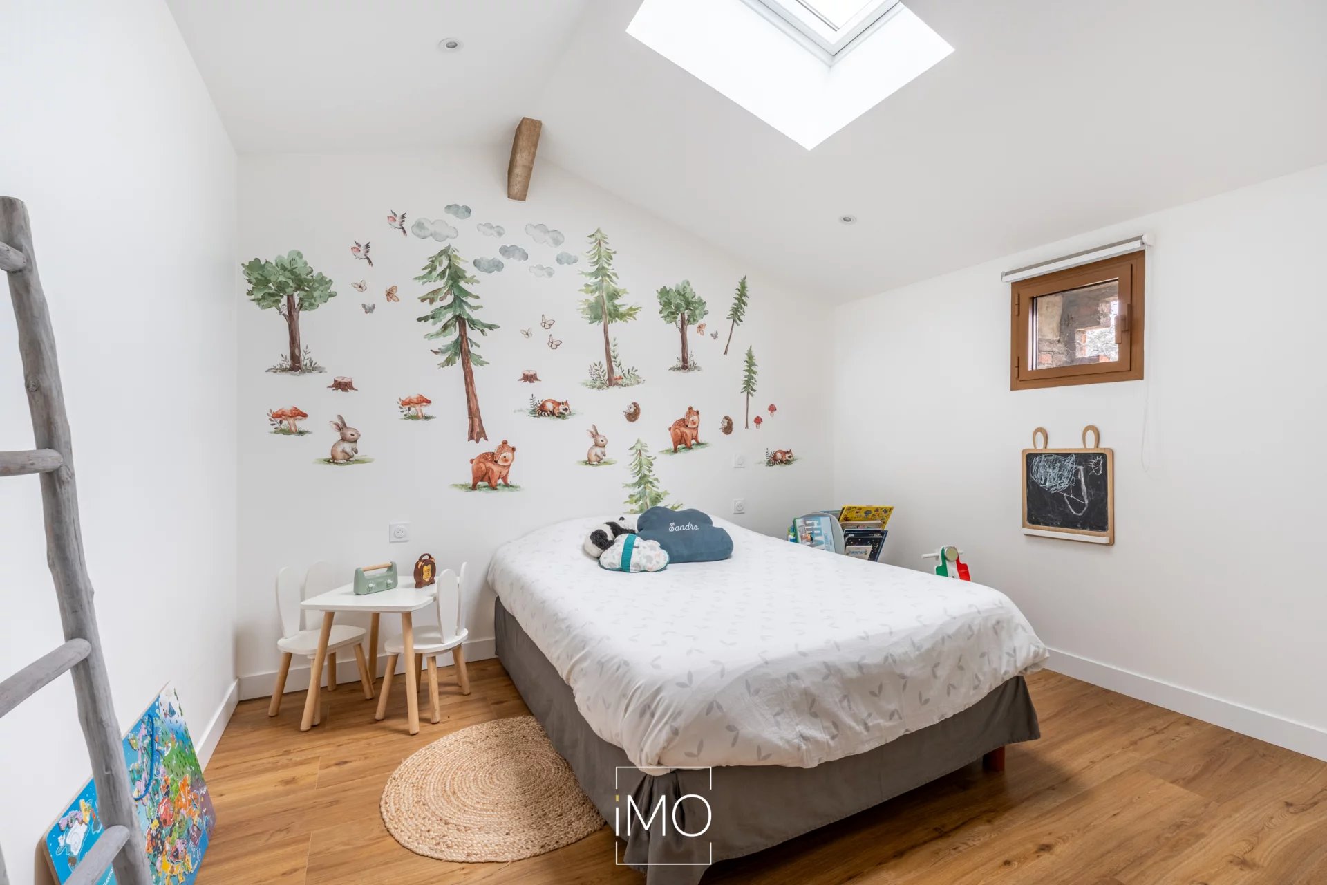 Maison en pierre rénovée avec goût – cadre privilégié et prestations de qualité